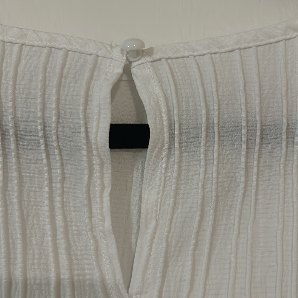 White pattern blouse - Picture 3 of 3